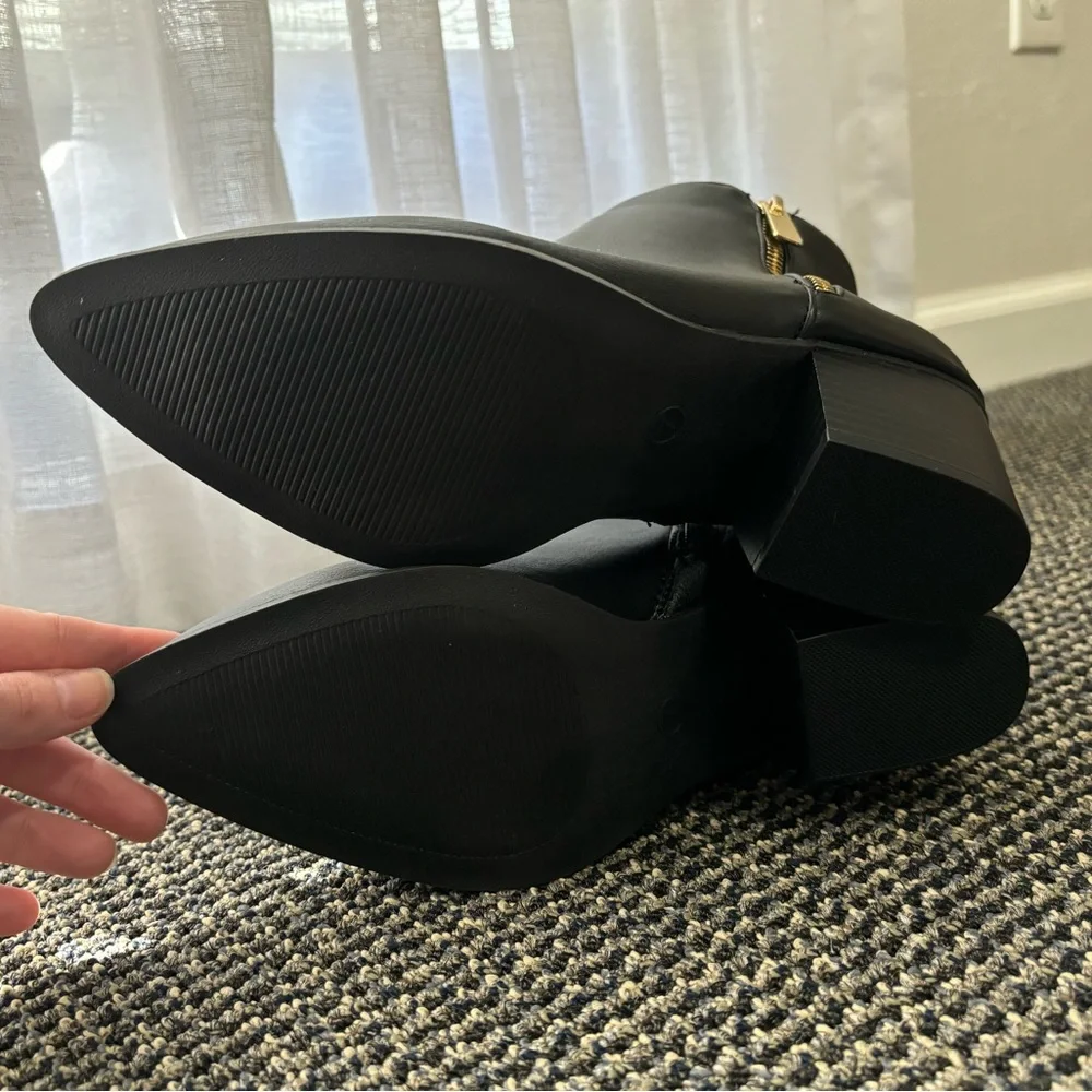 Lulu’s Pointed toe ankle boot - Picture 4 of 5